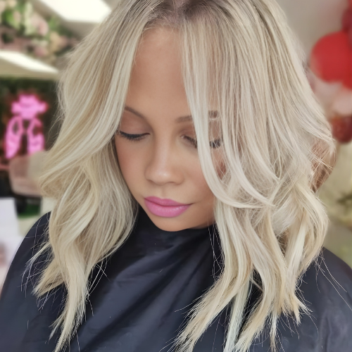 Blond Girl Waivy cut